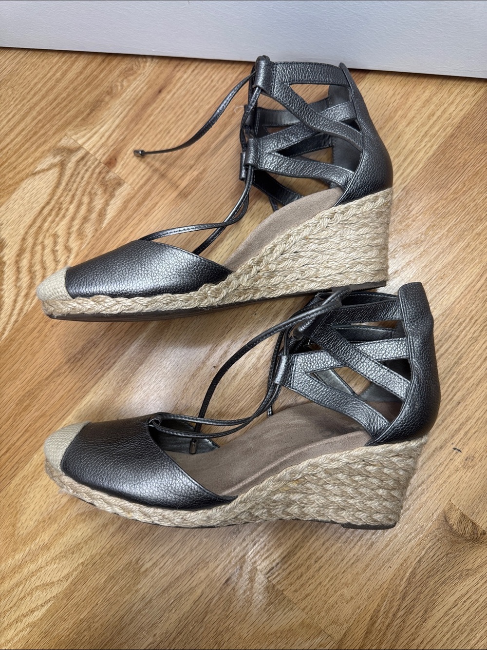 Vionic Wedge Sandals Espadrilles~Lace Up Platinum Metallic~Silver - Size 8 US